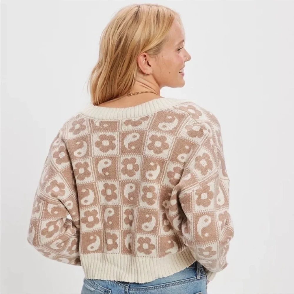 American Eagle Outfitters Beige and Cream Floral Cardigan - Picture 2 of 7